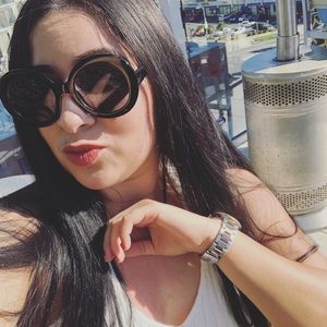 Meet your Posher, Kassandra